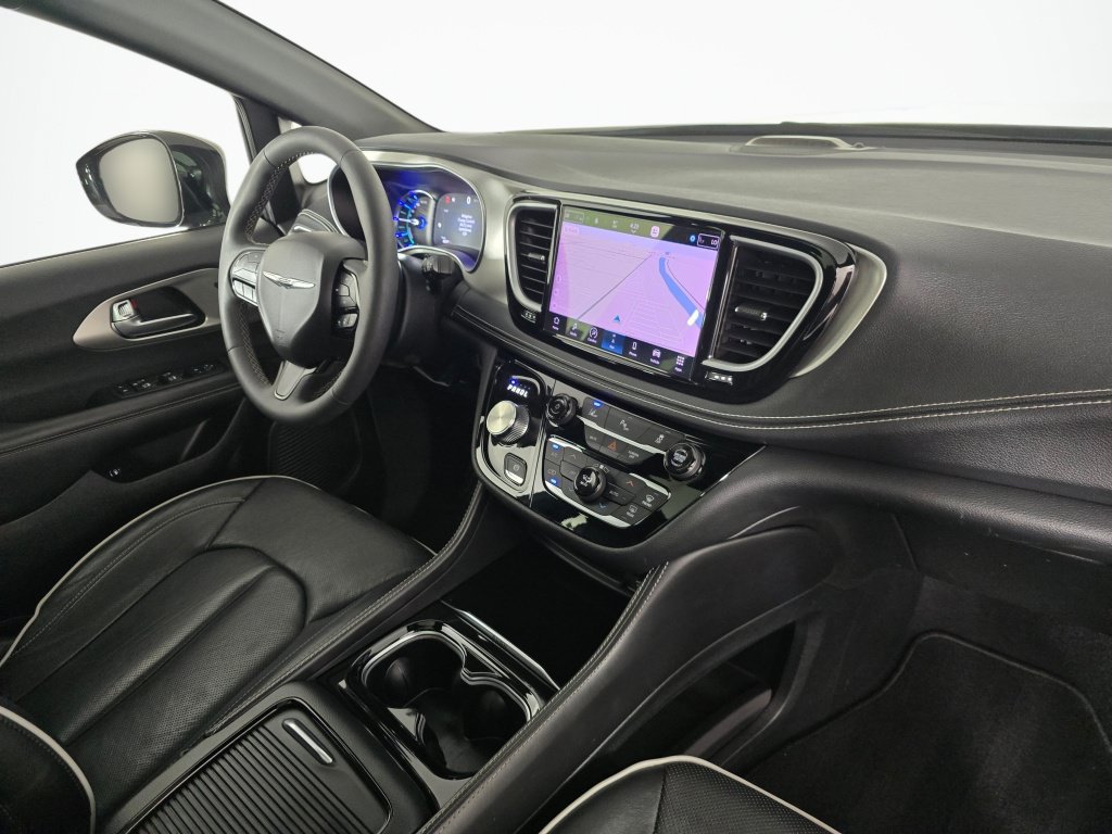 Used 2023 Chrysler Pacifica Limited w/ Uconnect Theater Family Group FWD image 44