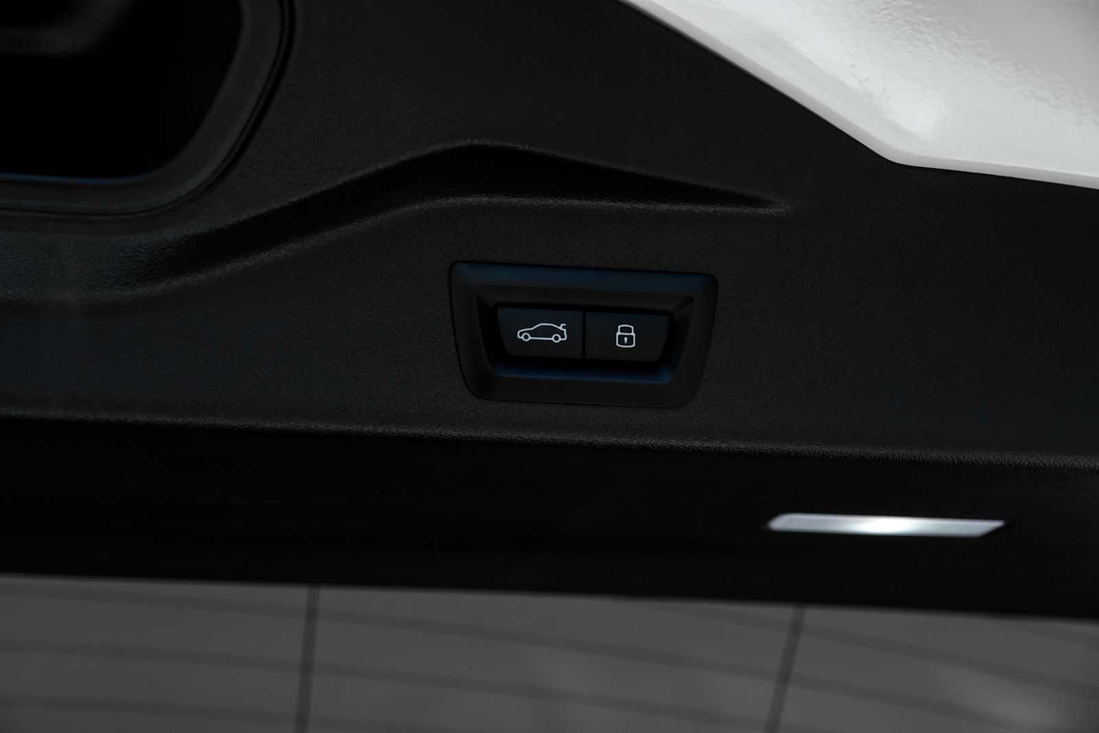 Used 2025 BMW X5 M Competition w/ Executive Package image 58