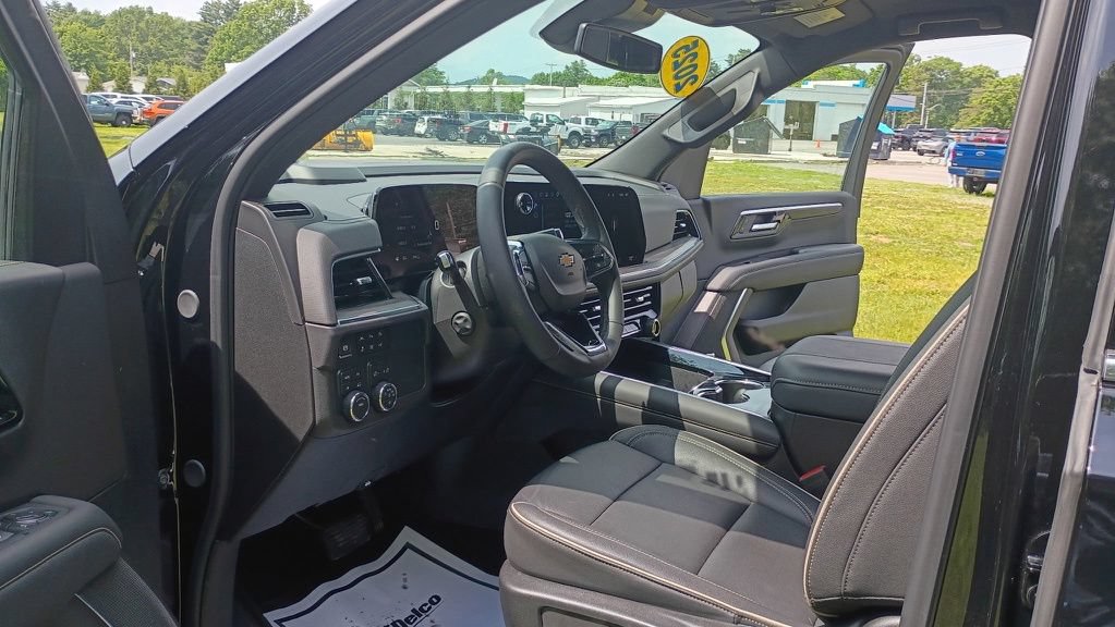 Used 2025 Chevrolet Tahoe Premier AWD/4WD image 11