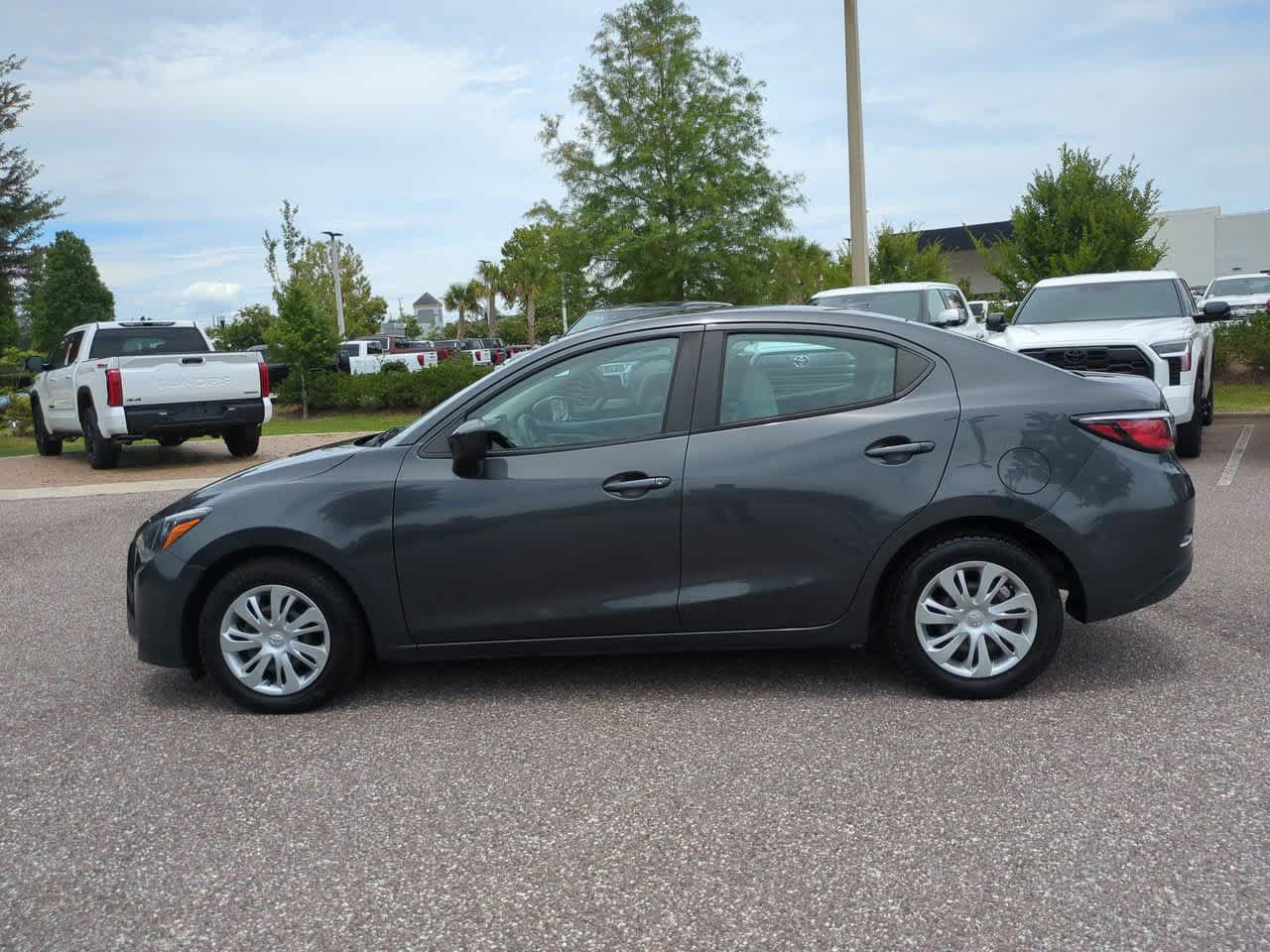 Certified 2019 Toyota Yaris L FWD image 3