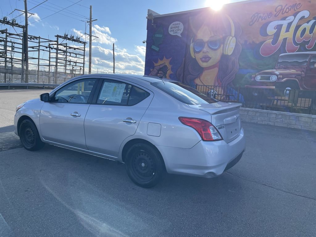 Used 2018 Nissan Versa SV image 3