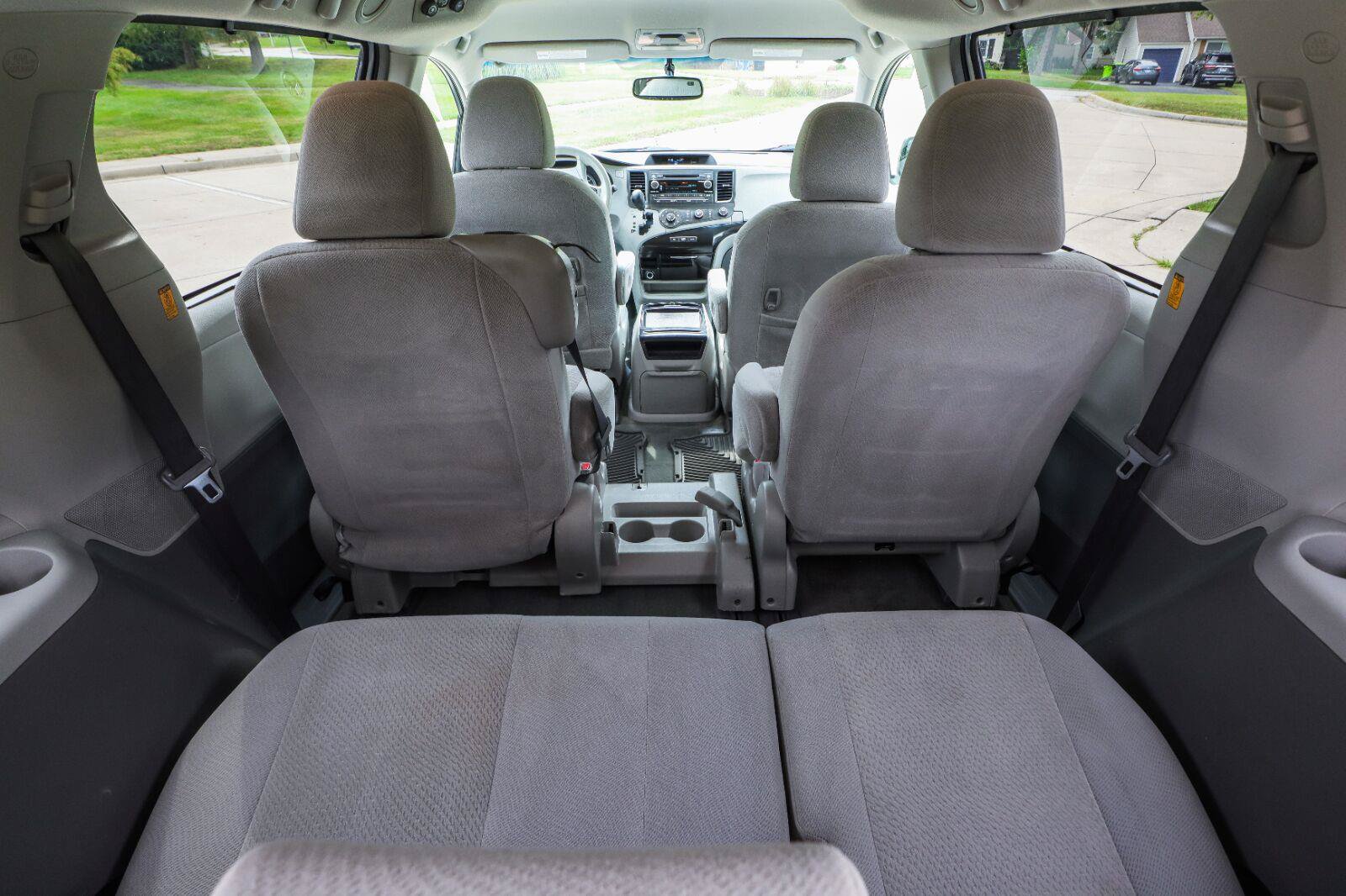 Used 2011 Toyota Sienna LE w/ Towing Pkg FWD image 32