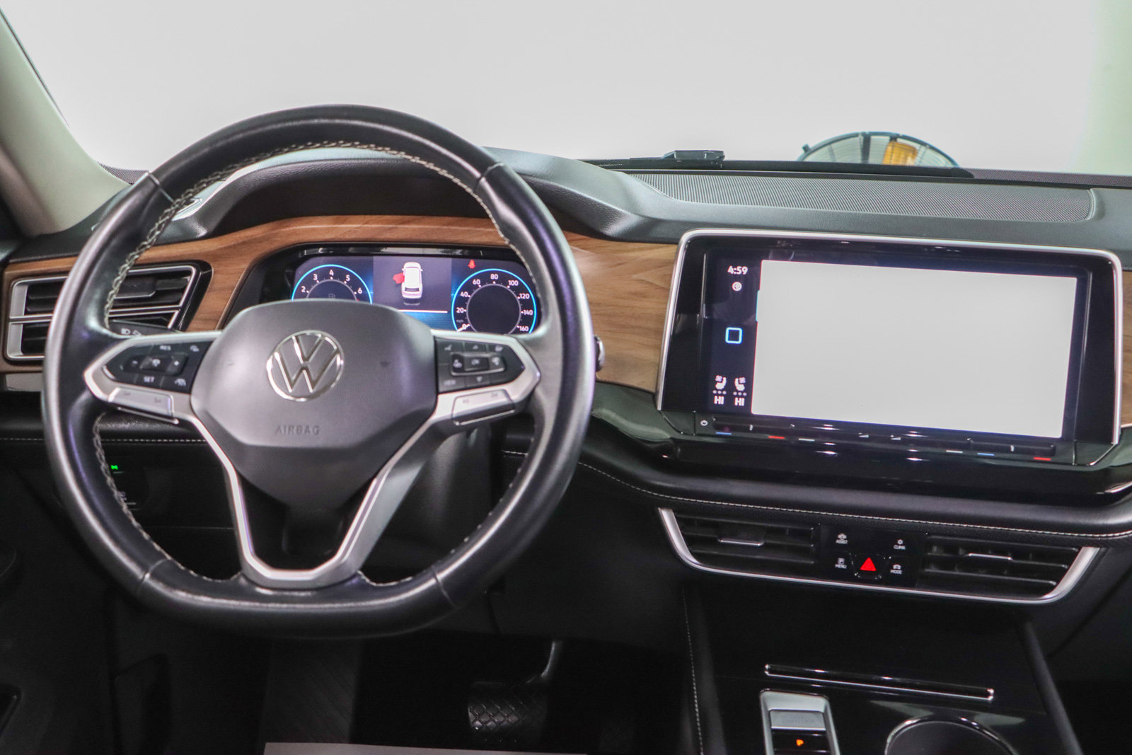 Used 2024 Volkswagen Atlas SE AWD/4WD image 17