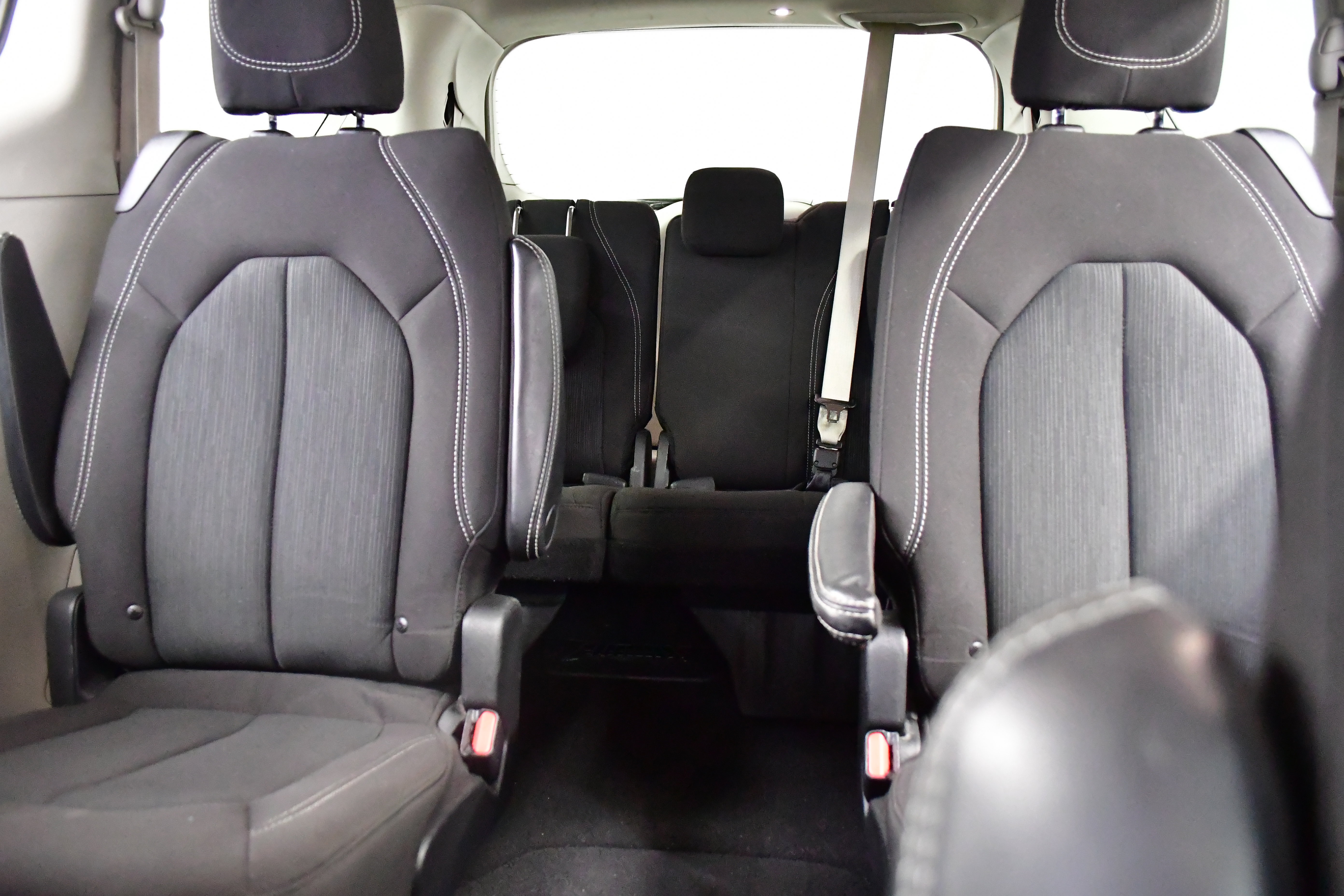 Used 2023 Chrysler Voyager LX FWD image 14