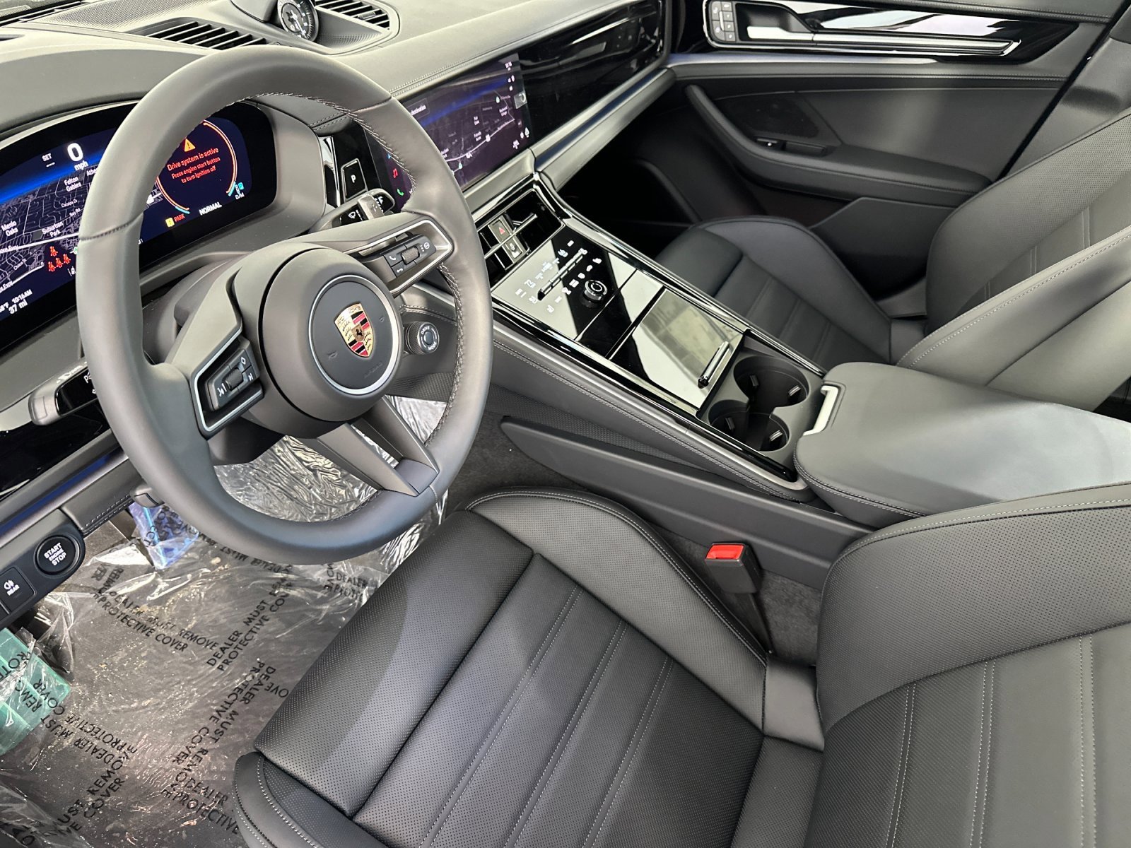 Used 2025 Porsche Panamera image 4