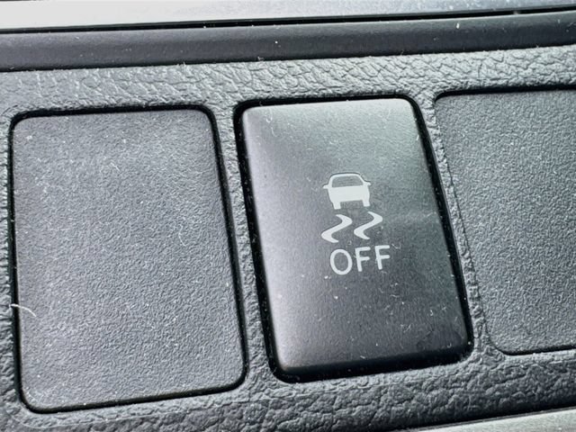 Used 2017 Toyota Camry XLE FWD image 11