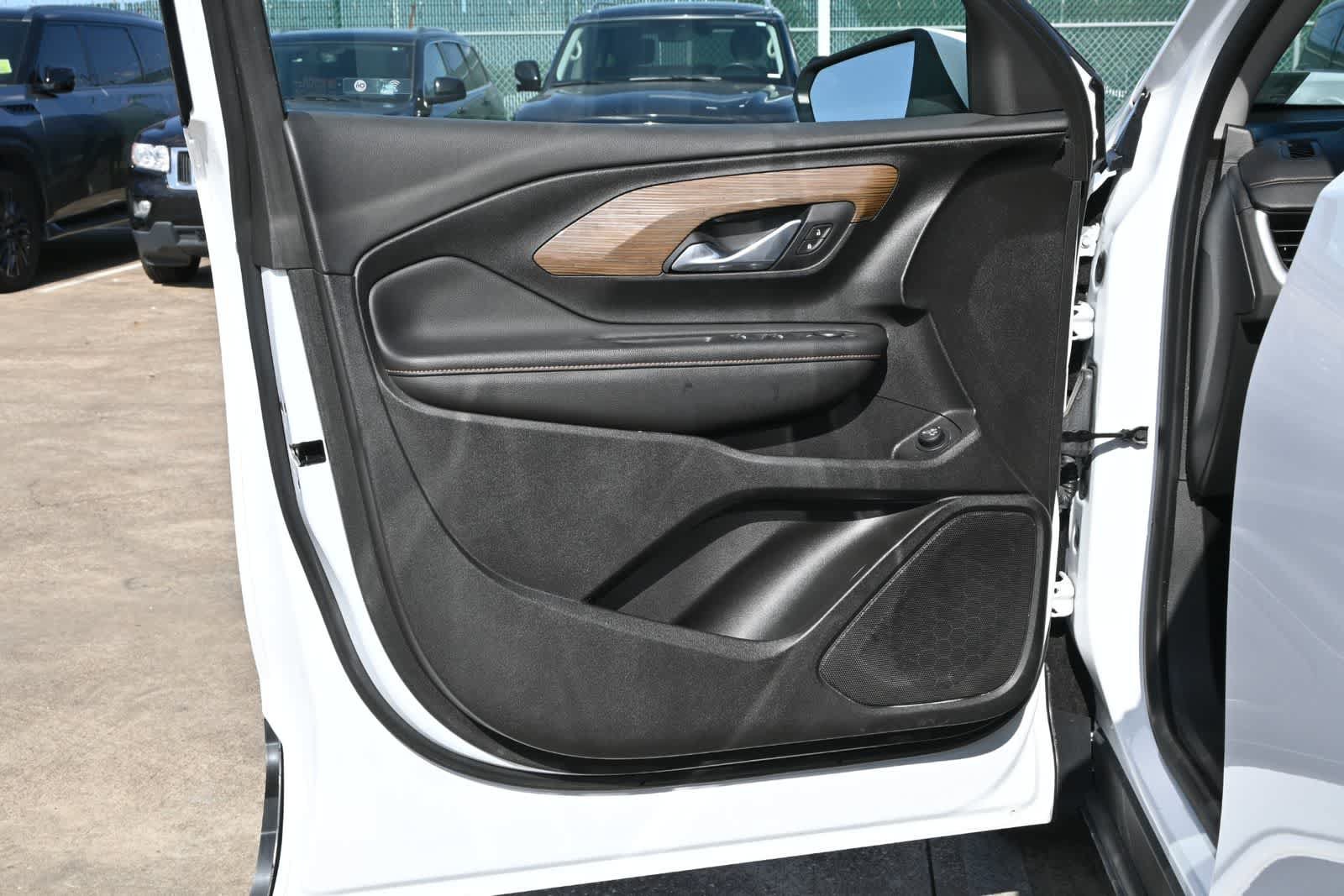 Used 2020 GMC Terrain SLE w/ Driver Convenience Package FWD image 17