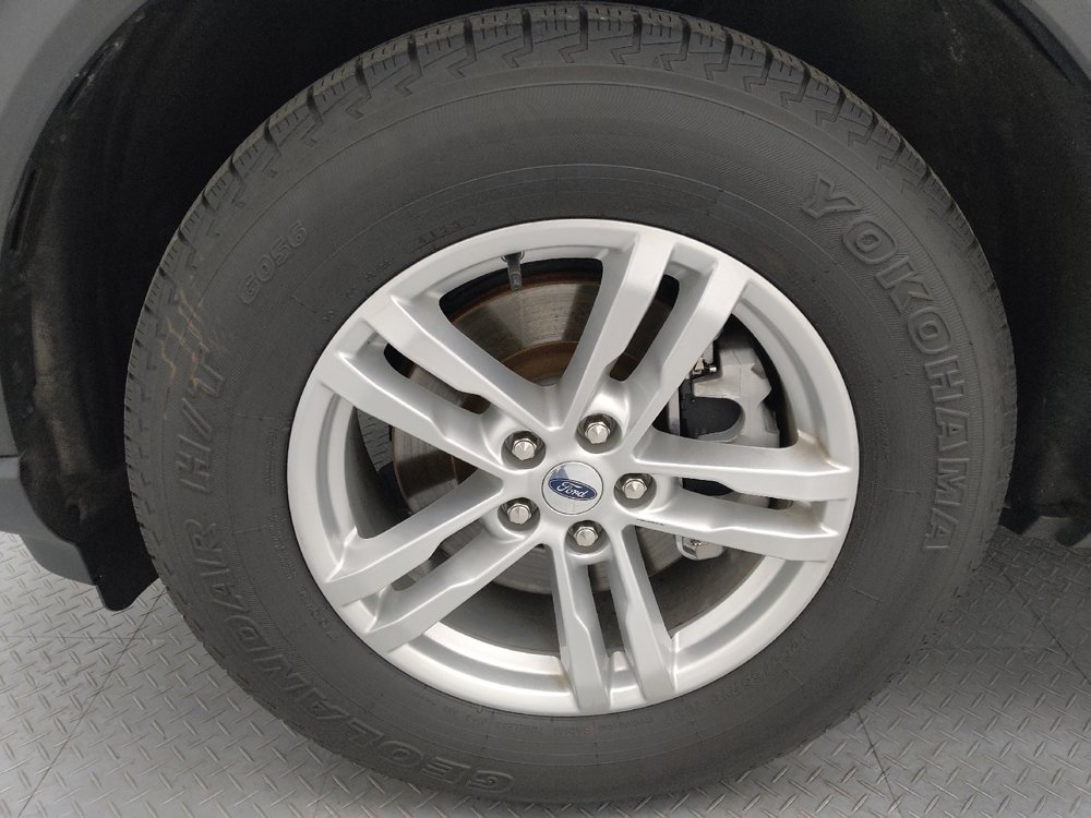 Used 2021 Ford Explorer XLT w/ Equipment Group 202A AWD/4WD image 31