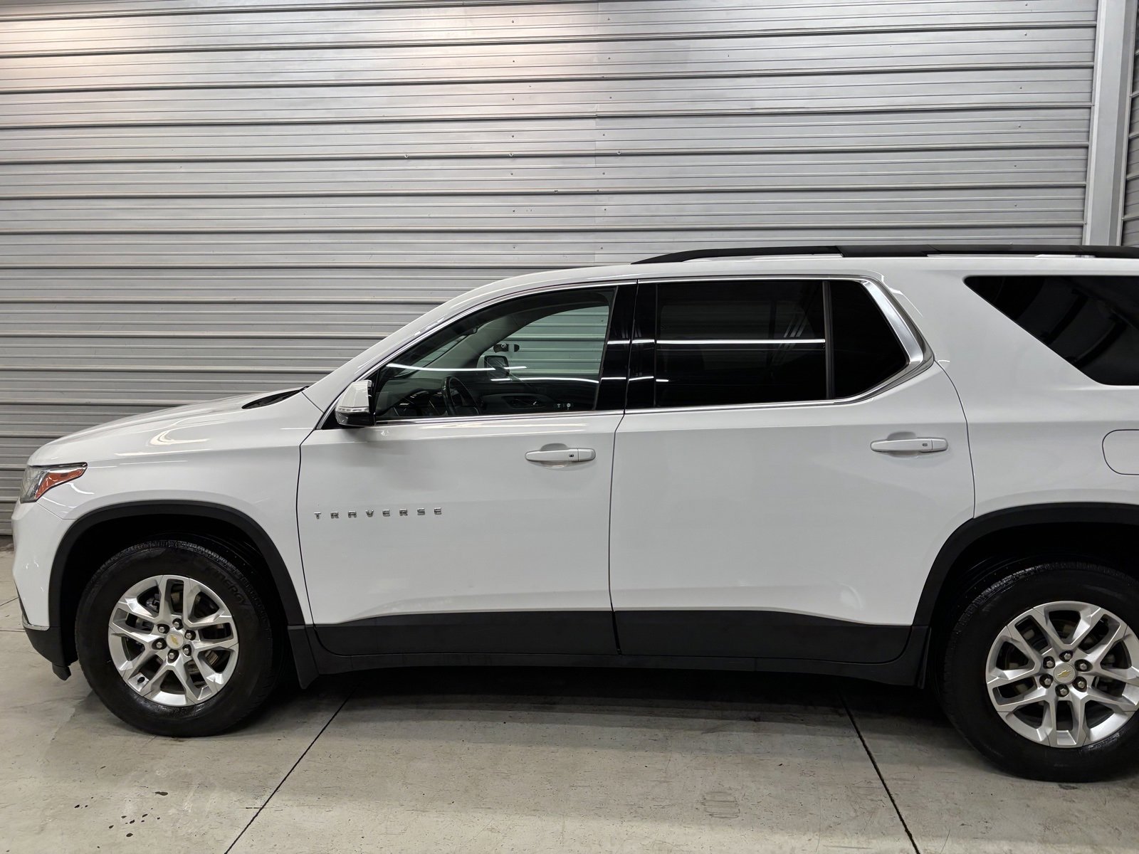 Used 2021 Chevrolet Traverse LT image 9