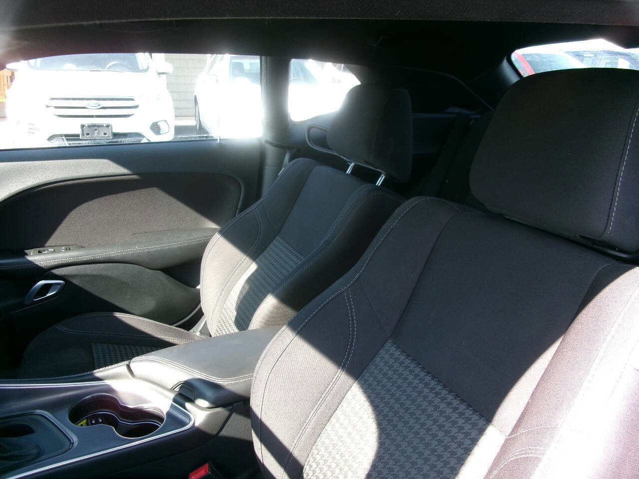 Used 2015 Dodge Challenger SXT image 10