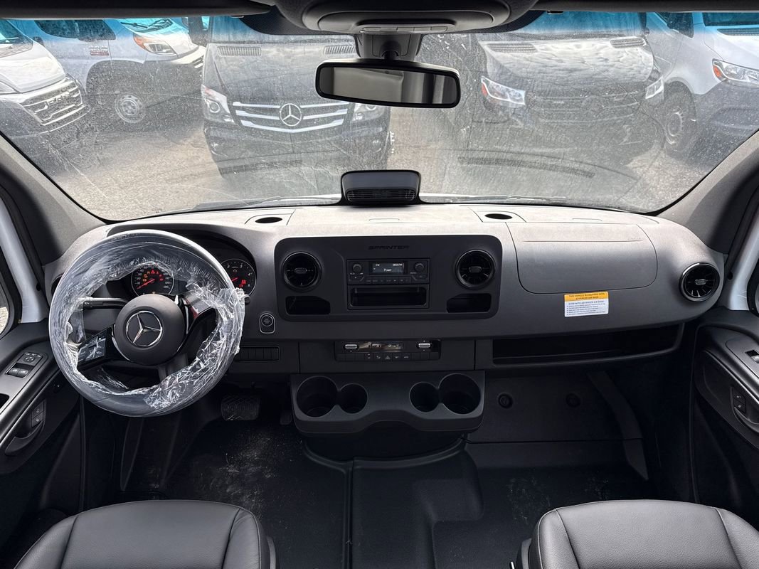 Used 2025 Mercedes-Benz Sprinter 2500 image 20