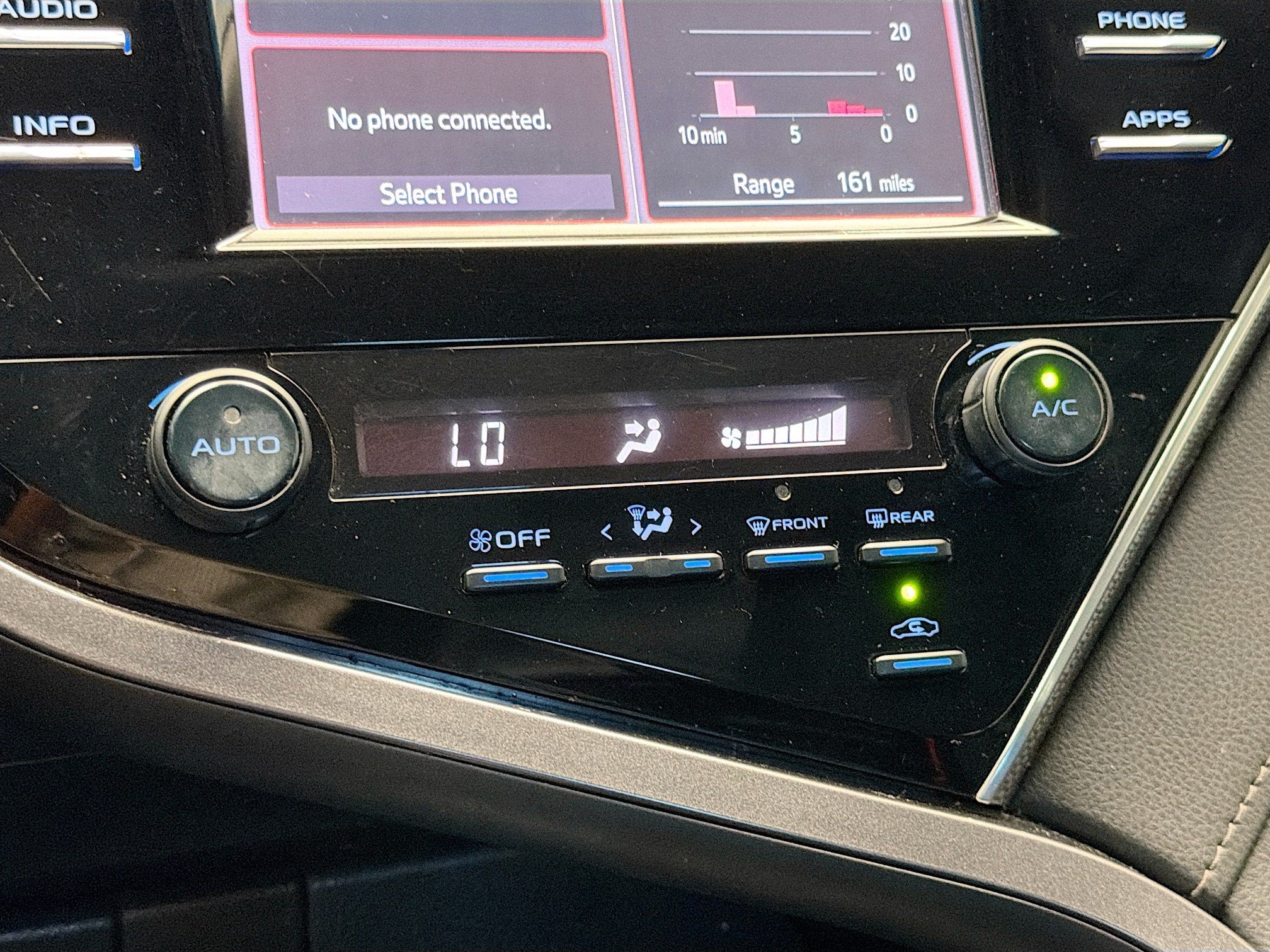 Used 2018 Toyota Camry SE FWD image 10