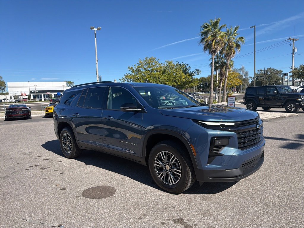 Used 2025 Chevrolet Traverse LT w/ Enhanced Driving Package image 2