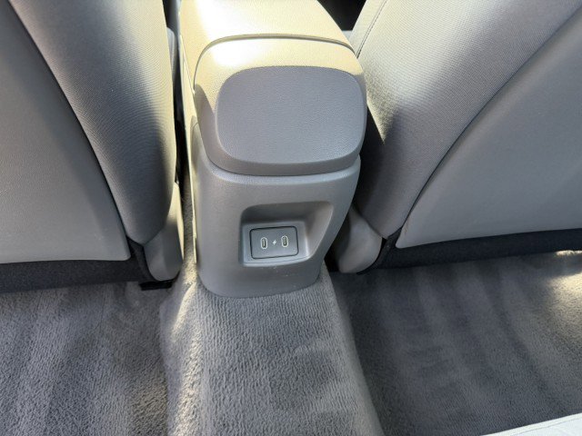 Used 2024 Hyundai Elantra SEL FWD image 12