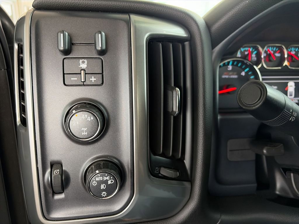 Used 2018 Chevrolet Silverado 1500 LT w/ All Star Edition AWD/4WD image 24