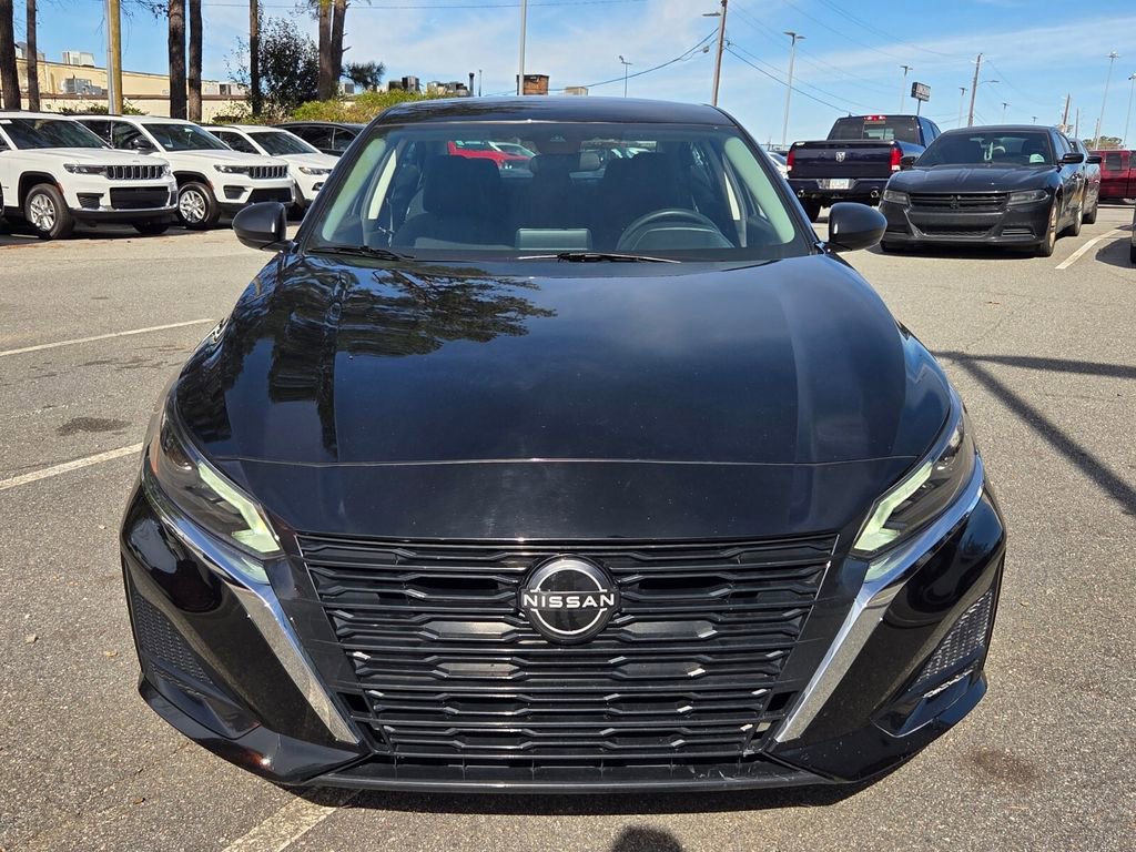 Used 2024 Nissan Altima 2.5 SV image 2