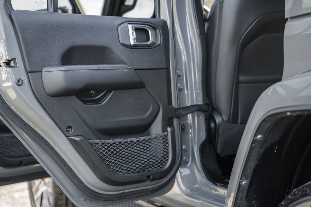 Used 2022 Jeep Wrangler Unlimited Sahara image 32