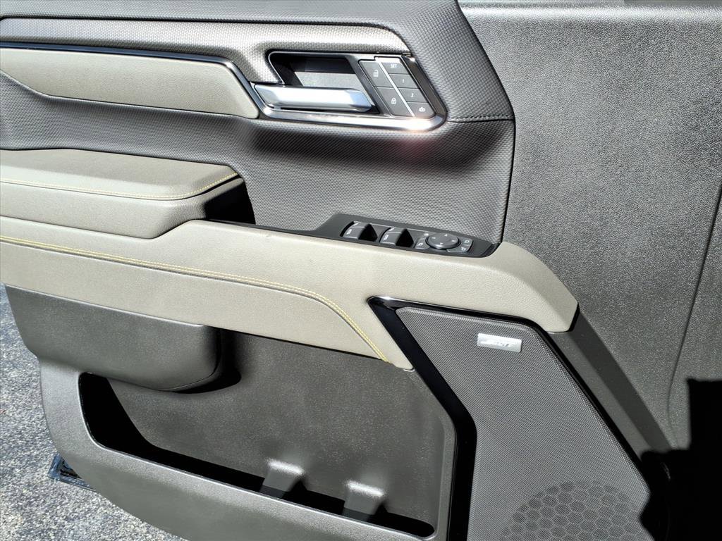 Used 2025 Chevrolet Silverado 1500 ZR2 w/ Technology Package image 17