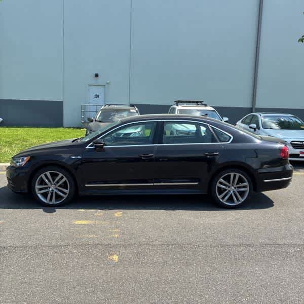 Used 2017 Volkswagen Passat 1.8T R-Line FWD image 3