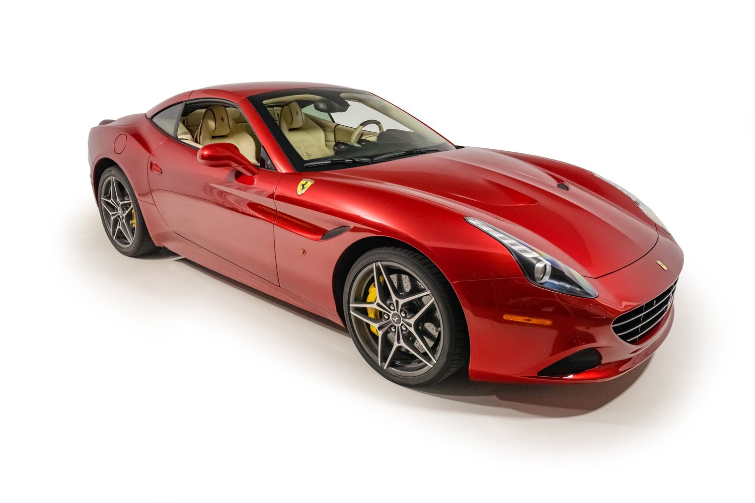 Used 2015 Ferrari California T RWD image 9