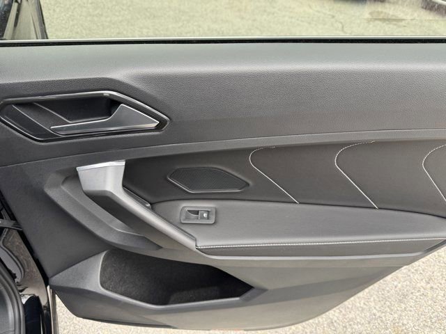 Certified 2023 Volkswagen Tiguan SEL R-Line image 33