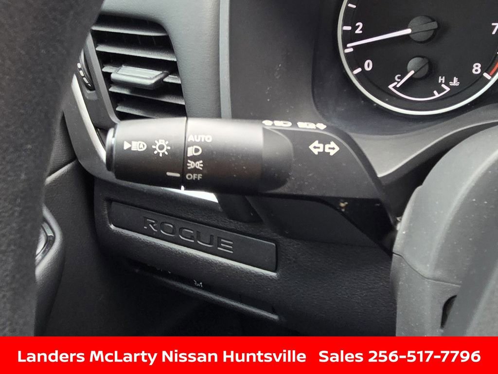 Used 2025 Nissan Rogue S AWD/4WD image 25
