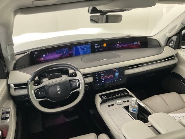 Used 2025 Lincoln Navigator L Reserve AWD/4WD image 25
