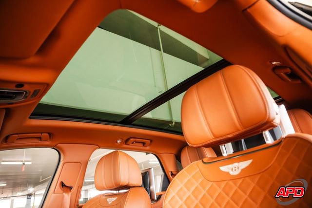 Used 2017 Bentley Bentayga image 34