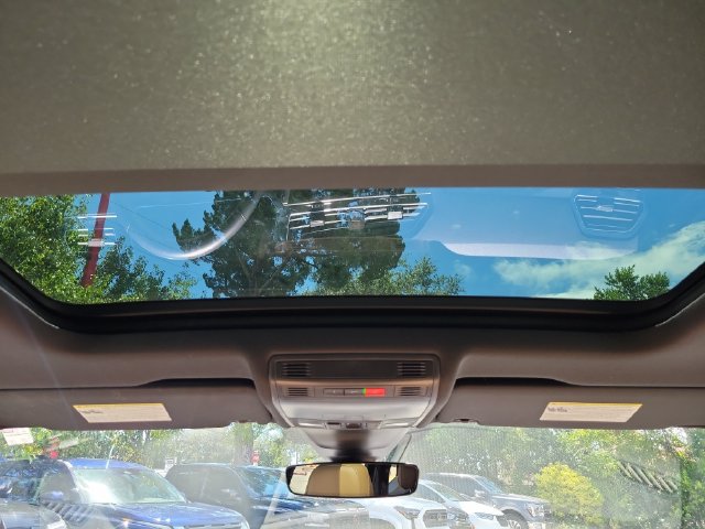 Used 2024 Volkswagen Tiguan SE FWD image 17