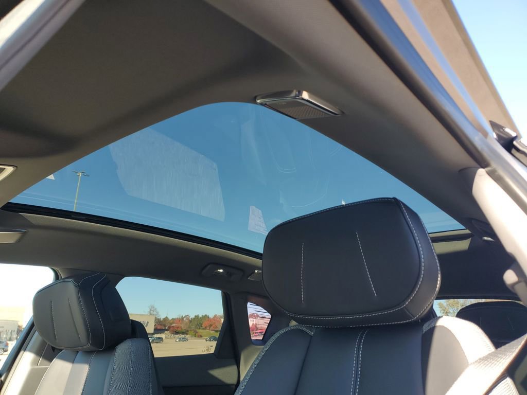 New 2026 Cadillac Optiq Luxury 1 image 18