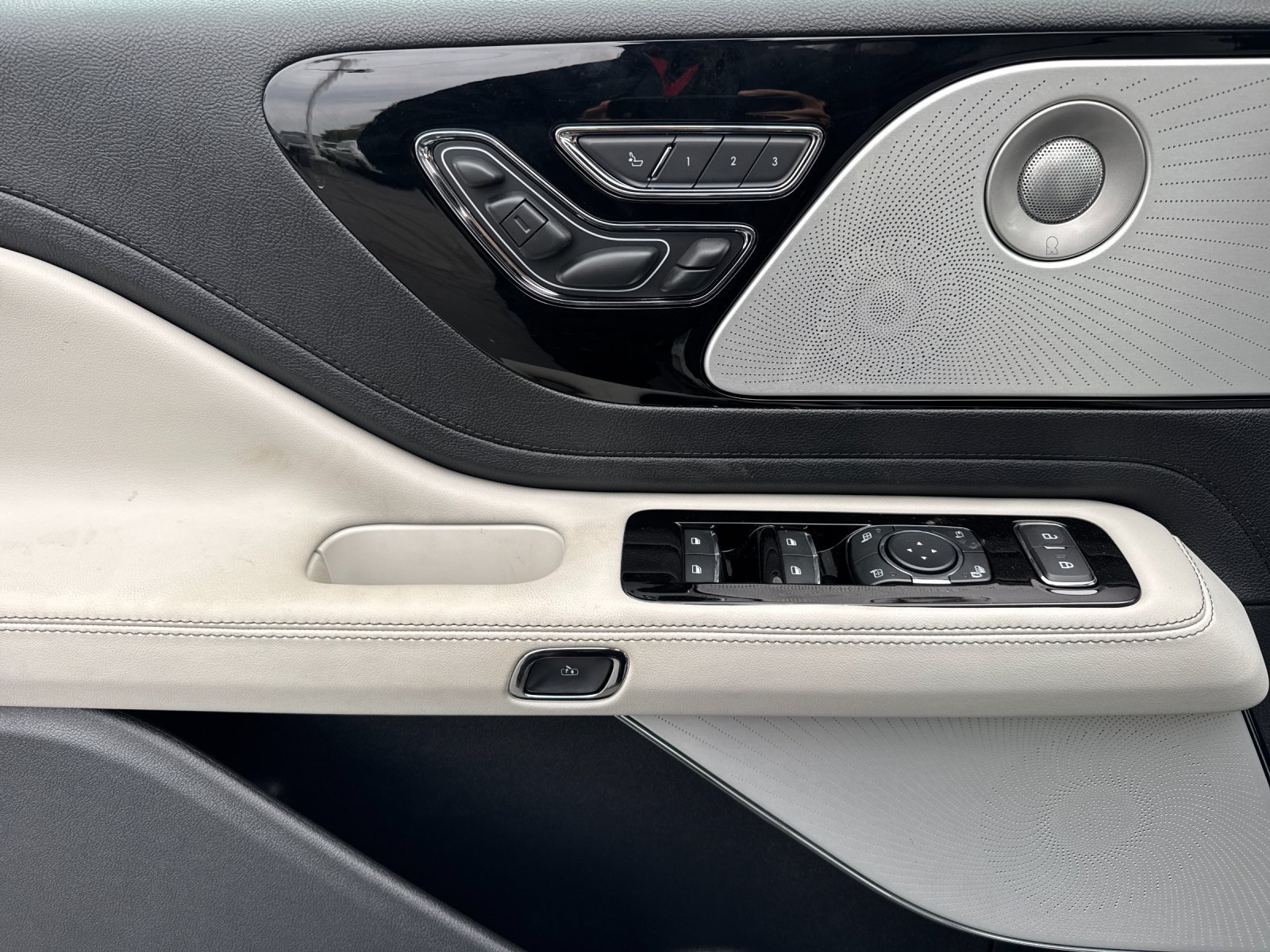 New 2026 Lincoln Aviator Reserve AWD/4WD image 10