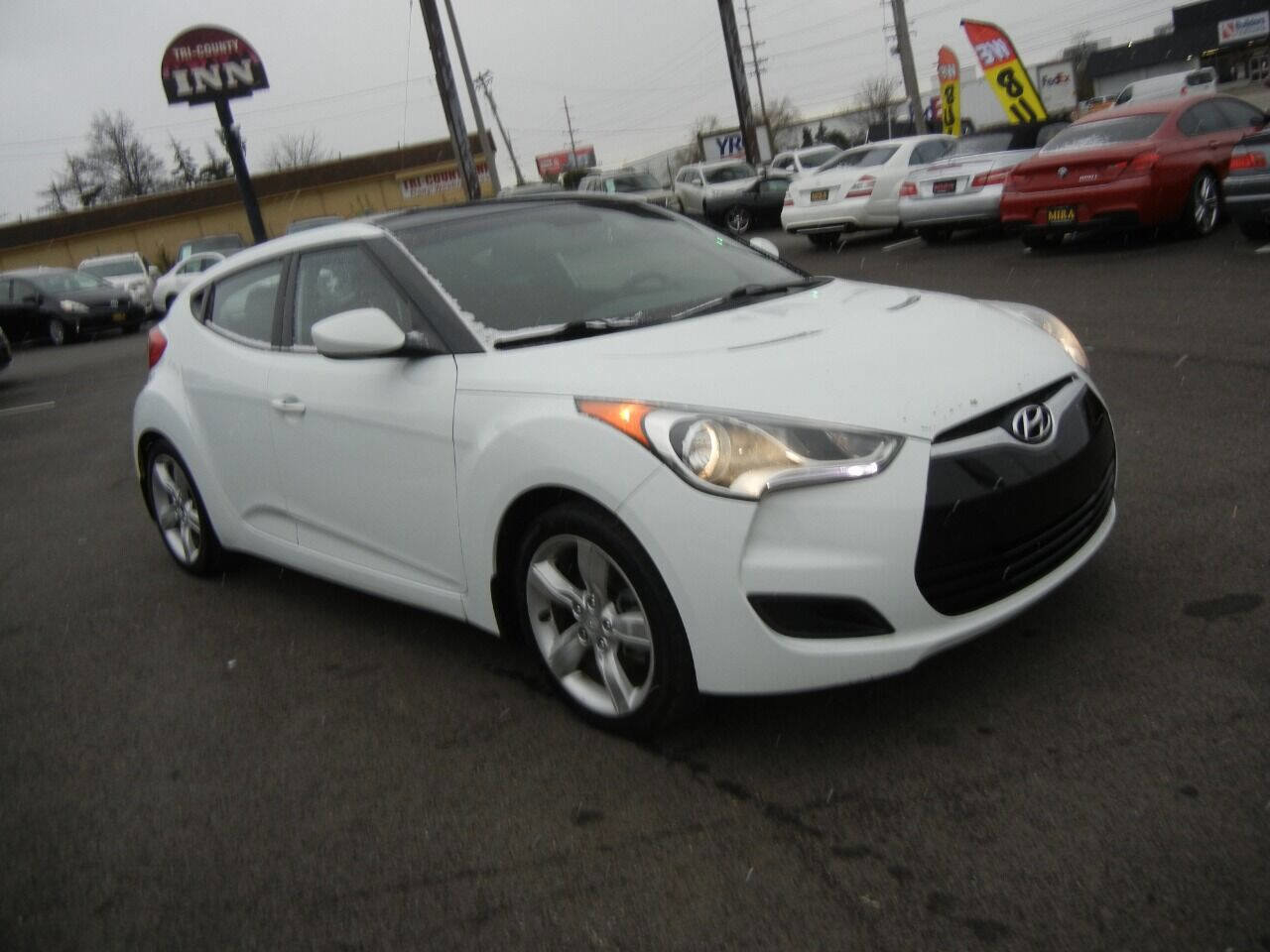 Used 2013 Hyundai Veloster image 3