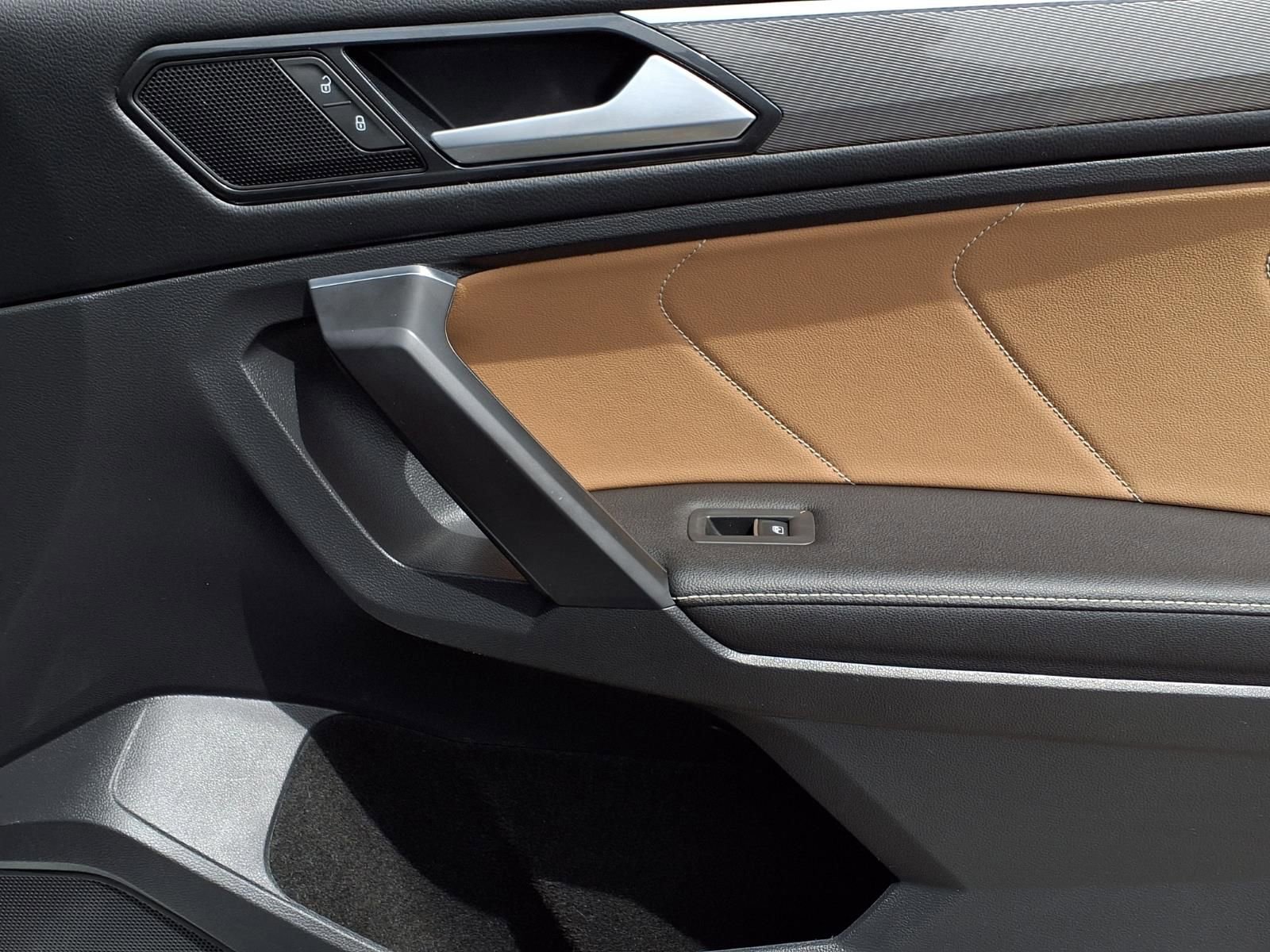 Certified 2023 Volkswagen Tiguan SE R-Line FWD image 27