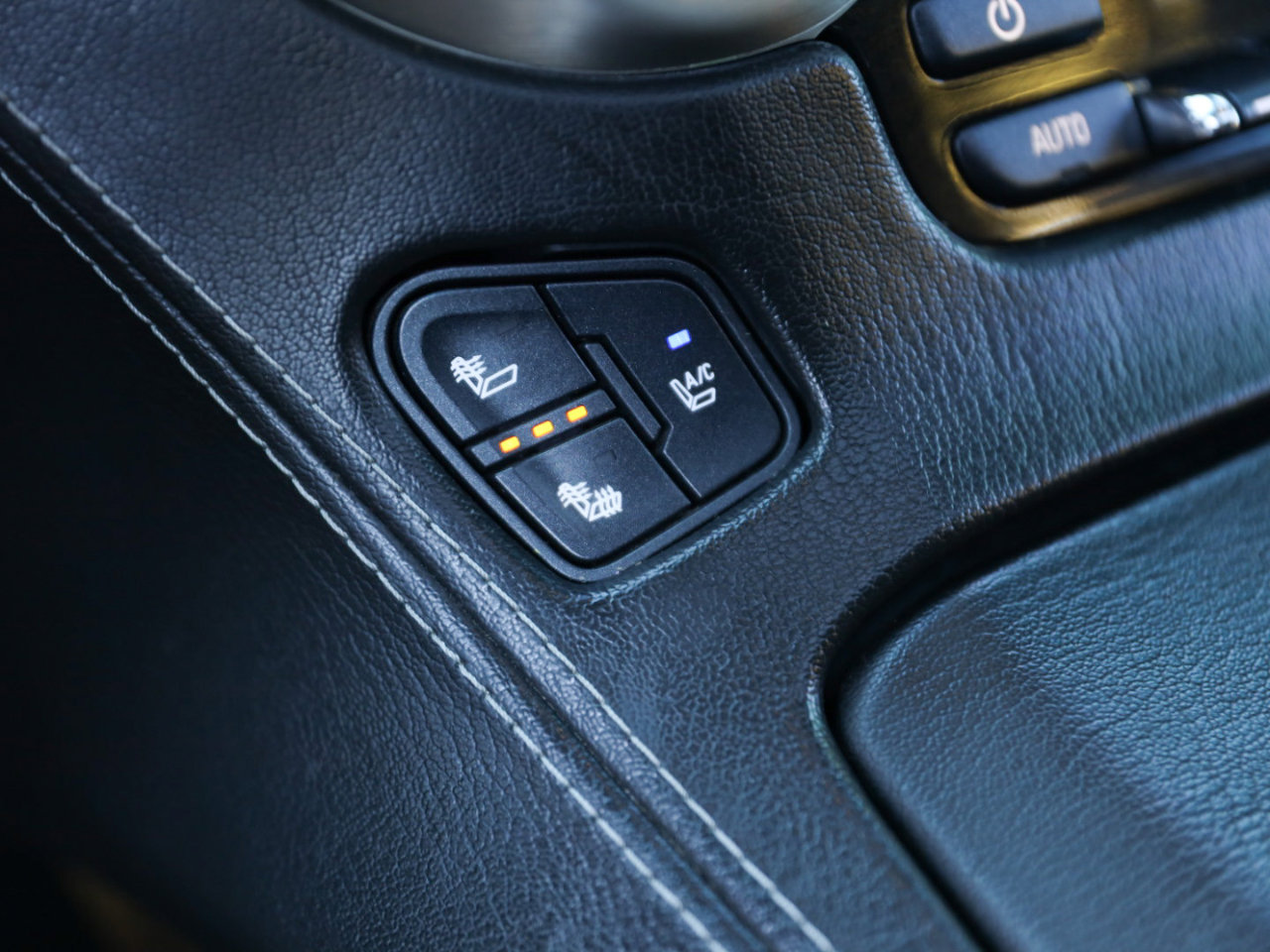 Used 2016 GMC Yukon XL Denali w/ Open Road Package image 16