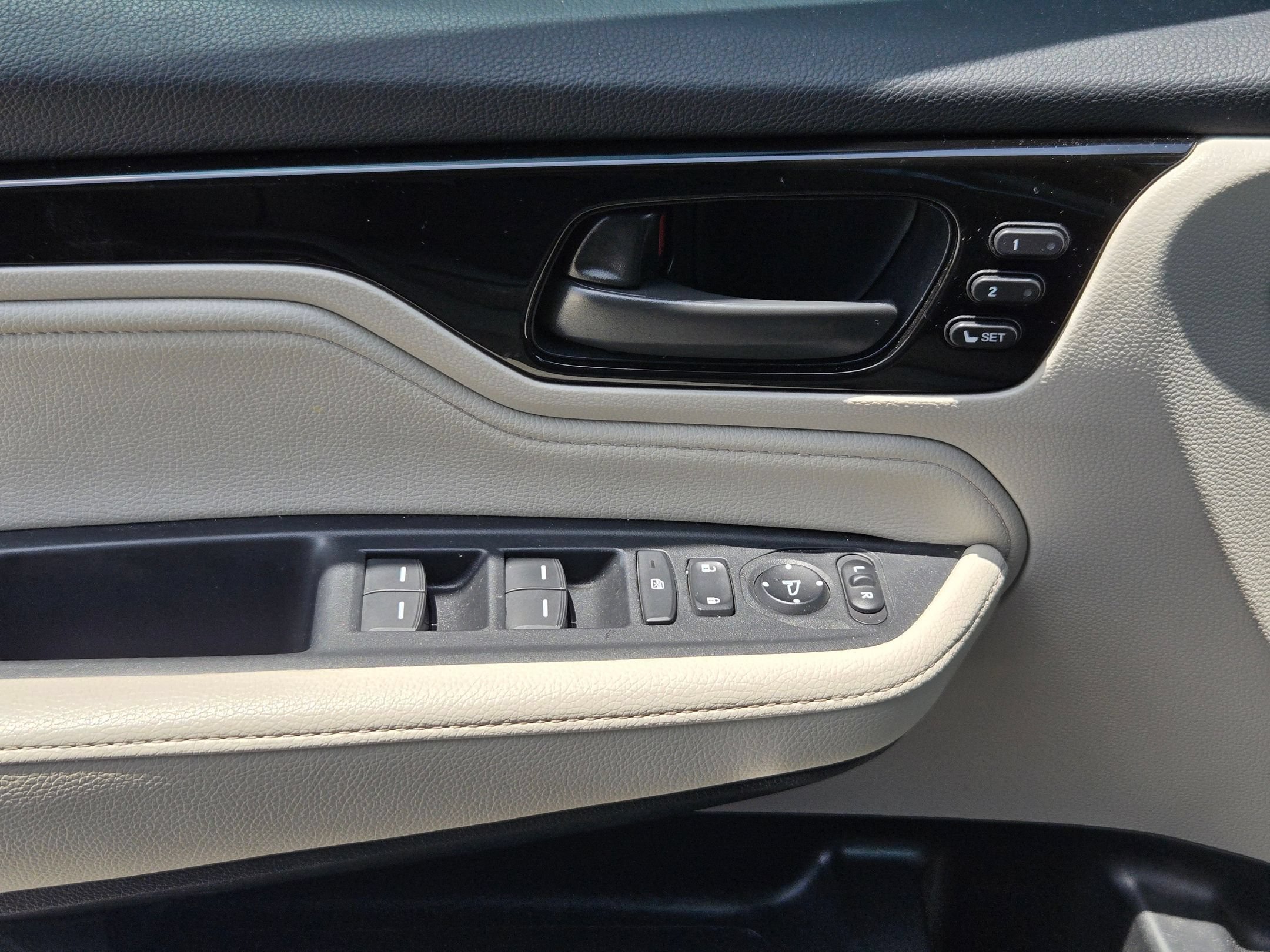Used 2025 Honda Odyssey Touring image 11