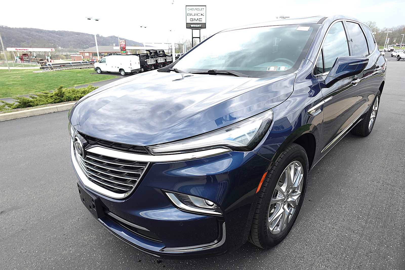 Used 2023 Buick Enclave Essence w/ Experience Buick Package image 7