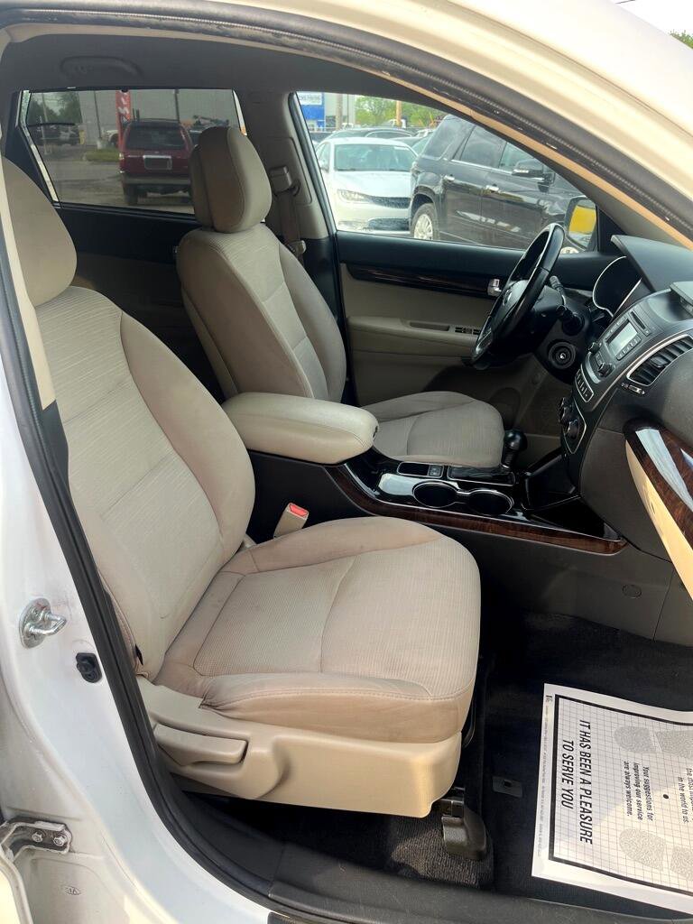 Used 2014 Kia Sorento LX image 19