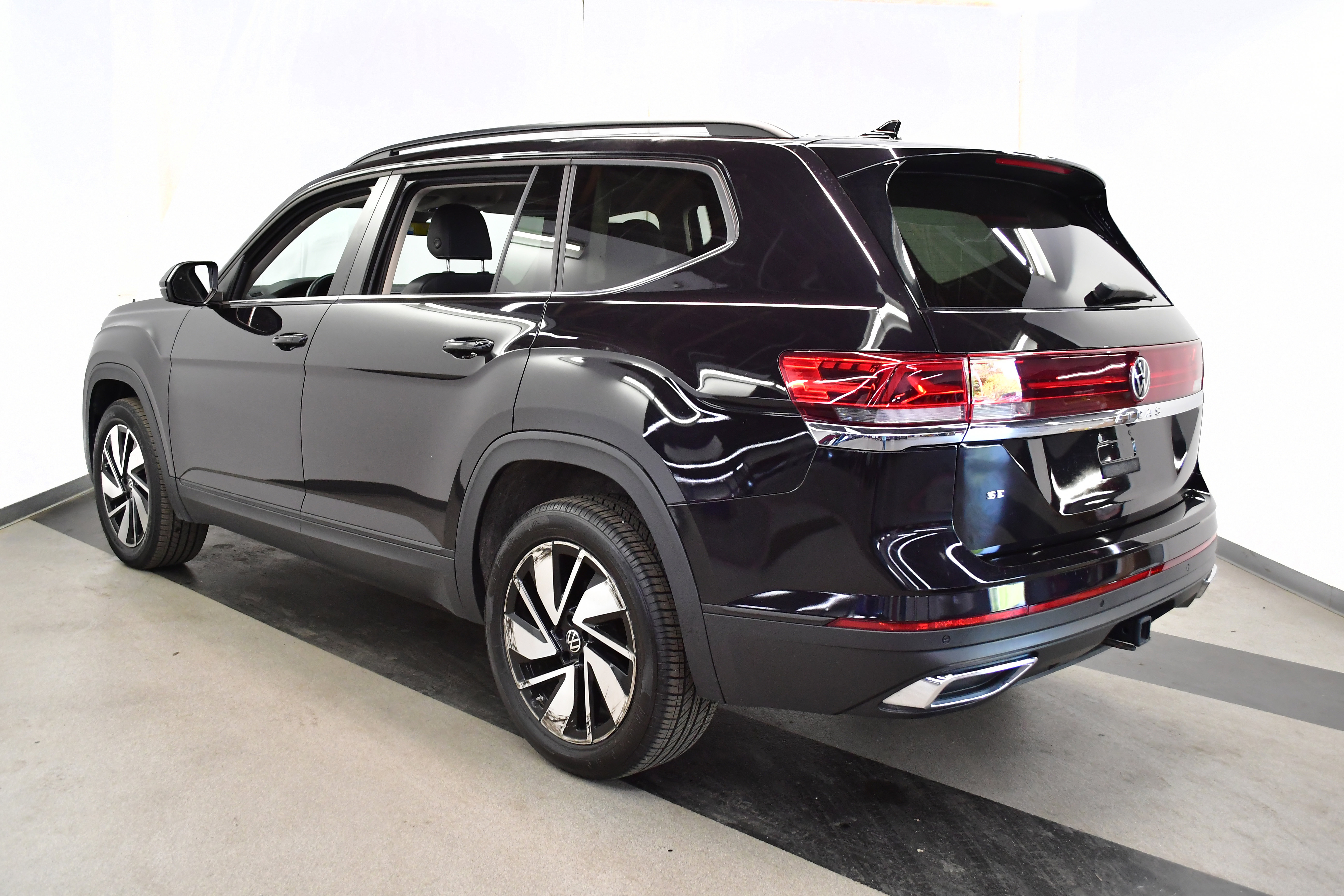 Used 2025 Volkswagen Atlas SE FWD image 5