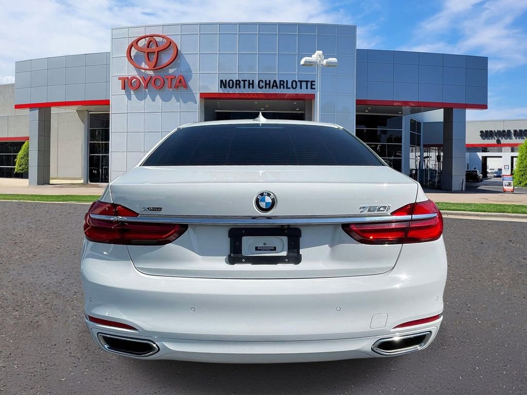 Used 2019 BMW 750i xDrive w/ Executive Package AWD/4WD image 6