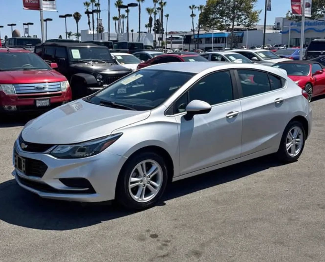 Used 2017 Chevrolet Cruze LT FWD image 2