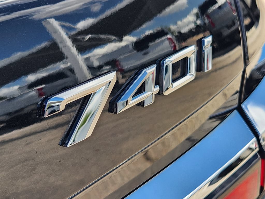 Used 2024 BMW 740i RWD image 12