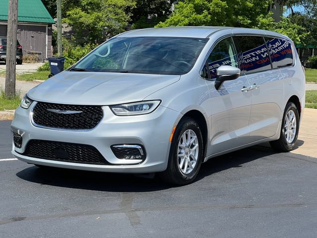 Used 2023 Chrysler Pacifica Touring-L FWD image 45