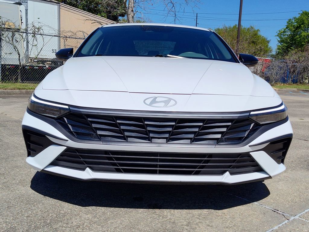 Used 2025 Hyundai Elantra Sport image 12