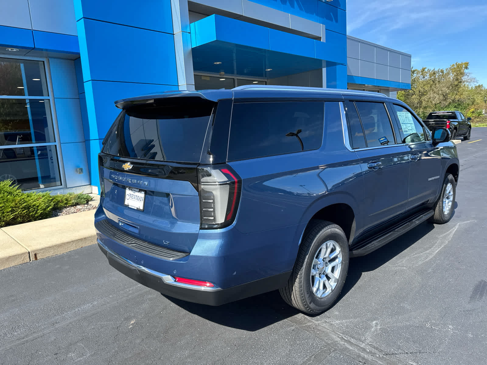 New 2027 Chevrolet Suburban LT w/ Comfort Package AWD/4WD image 8