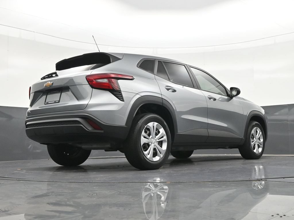 Used 2024 Chevrolet Trax LS FWD image 28