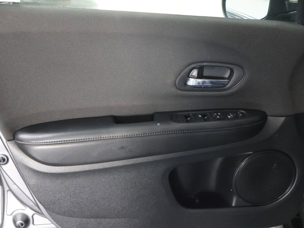 Used 2021 Honda HR-V LX image 16