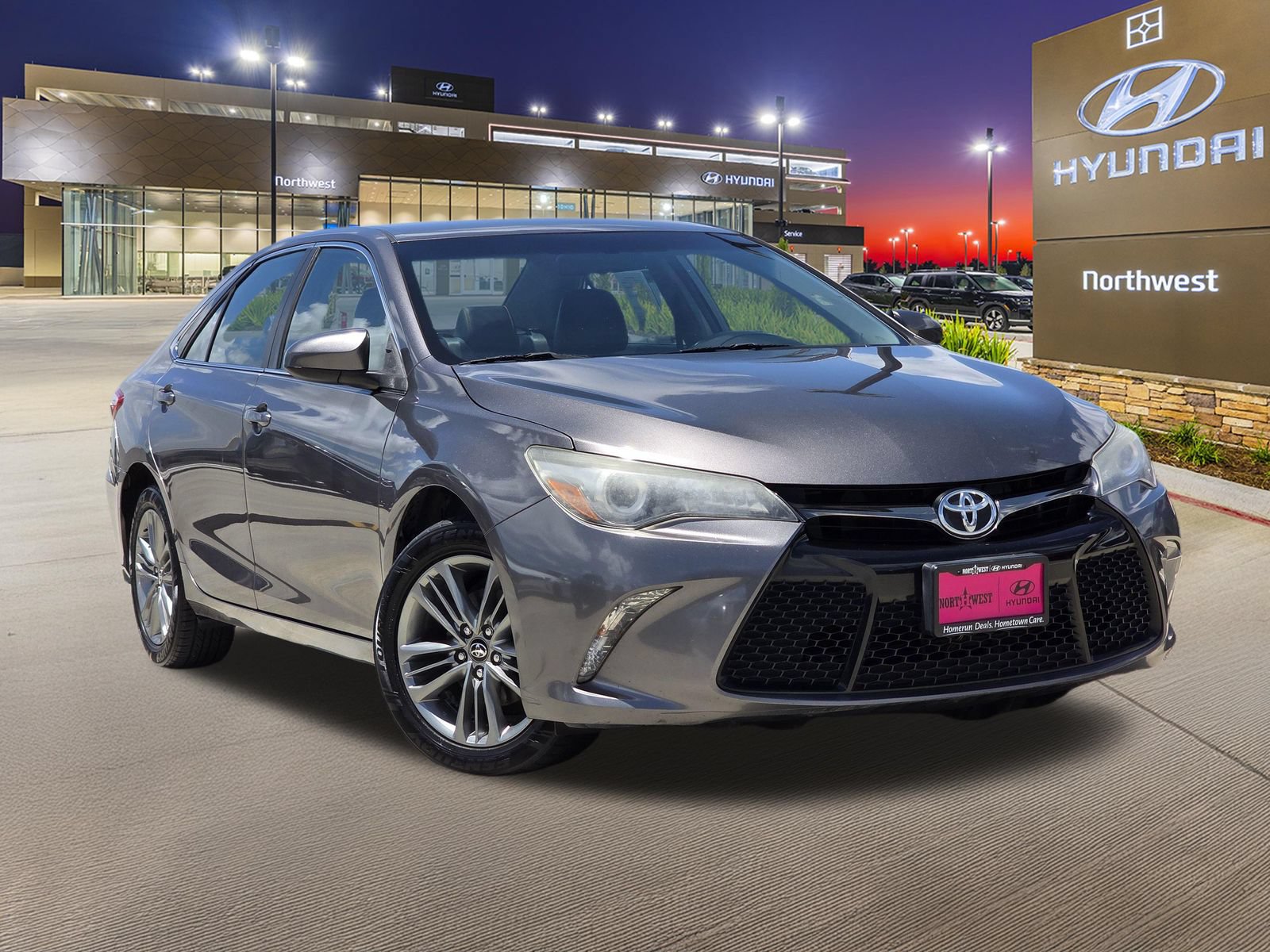 Used 2017 Toyota Camry SE FWD image 3