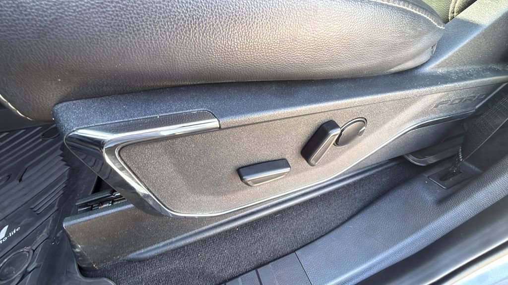 Used 2024 Ford F250 Lariat w/ Chrome Package image 12