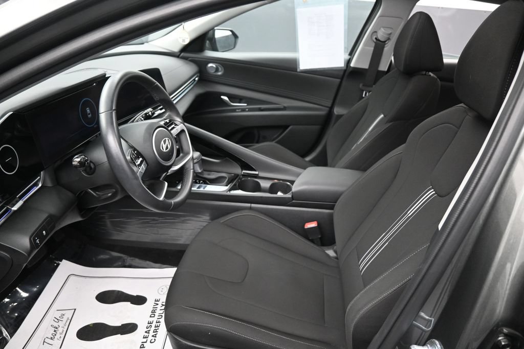 Used 2025 Hyundai Elantra SEL FWD image 29