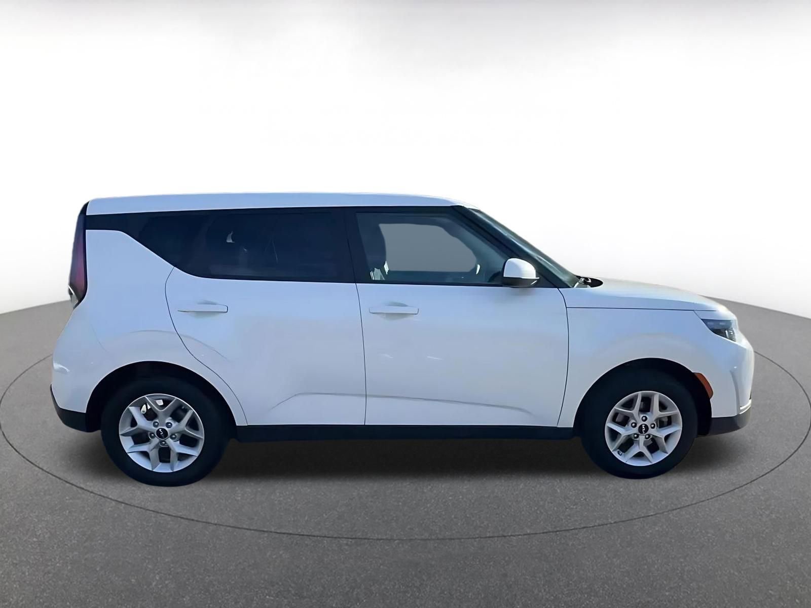 Used 2025 Kia Soul LX w/ LX Technology Package image 16